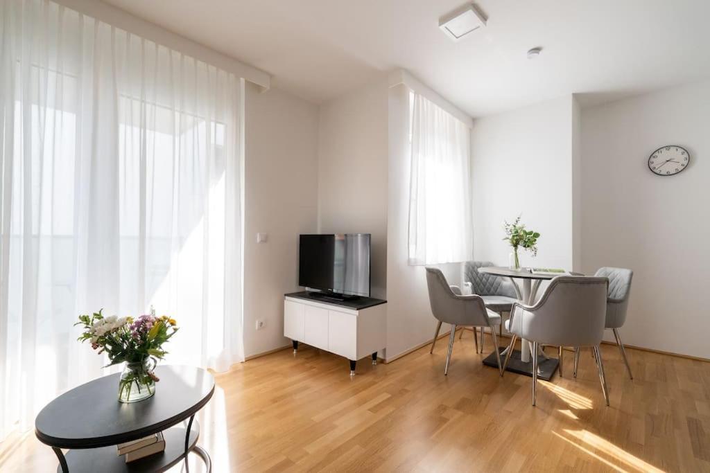 Sunny 1Br Home With Balcony By Hm Wiedeń Zewnętrze zdjęcie